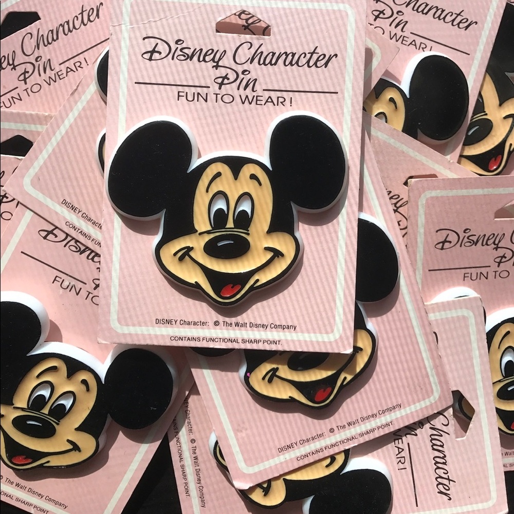 Vintage 80s Disney World Mickey Mouse Pin